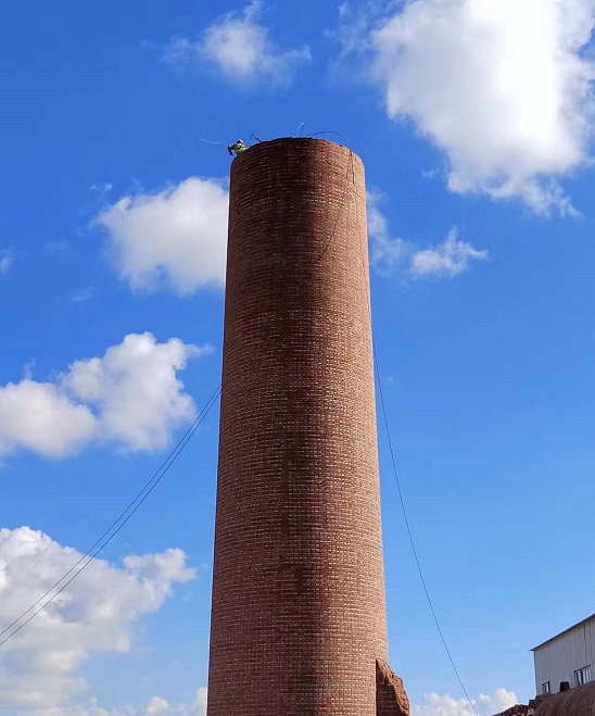 東陽冷卻塔拆除公司:展現(xiàn)安全環(huán)保與技術(shù)并重之道